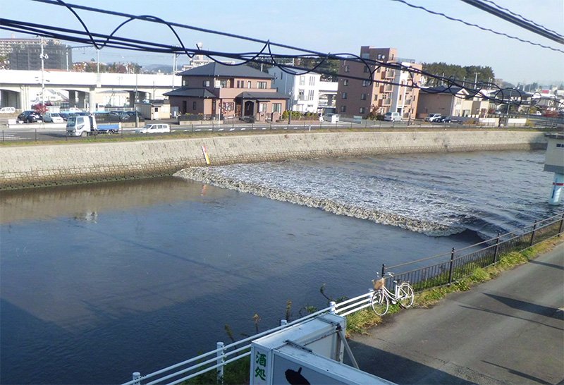 Tsunami waves advance upstream on the Sunaoshi River in Tagajō, Miyagi Prefecture, on November 22, 2016. Picture provided by Okazaki Sadatoshi. (© Jiji)