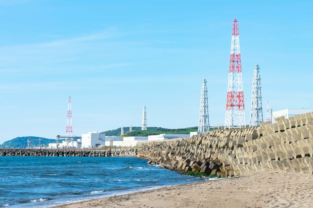 La central nuclear de Kashiwazaki-Kariwa de la Compañía Eléctrica de Tokio (TEPCO). La reactivación del reactor número 6 de la central fue aprobado el 21 de noviembre de 2025 por el gobernador de Niigata, Hanazumi Hideyo. (© Pixta)