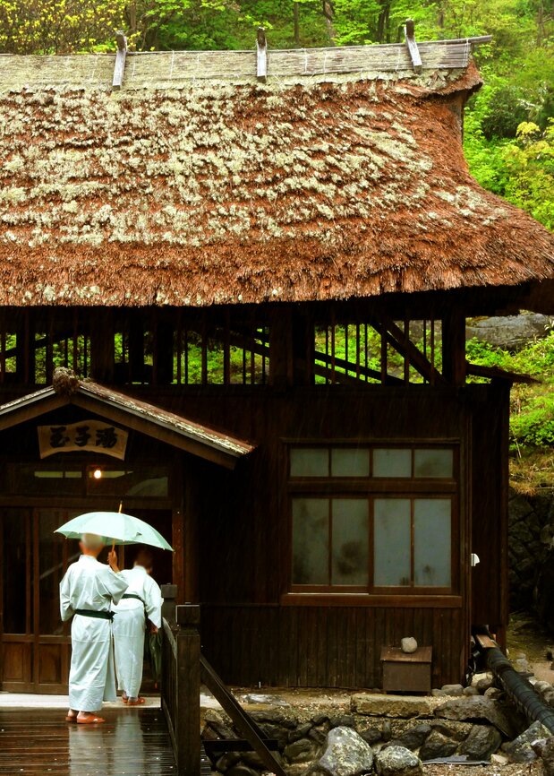玉子汤 茅草屋顶的温泉小旅店