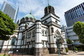 東京・神田駿河台の「東京復活大聖堂(ニコライ堂)」(PIXTA)