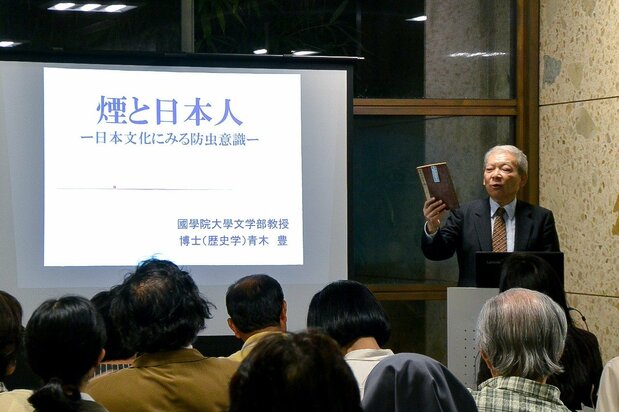 夜間講座で自ら講師を務める青木豊館長(鎌倉歴史文化交流館提供)