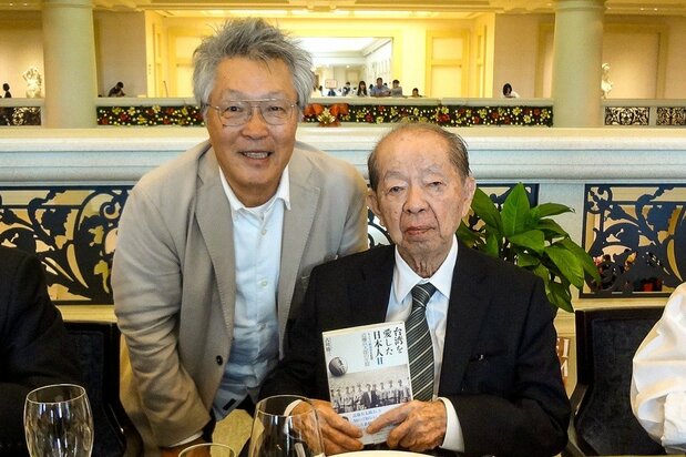 筆者與許文龍先生(右)(筆者提供)