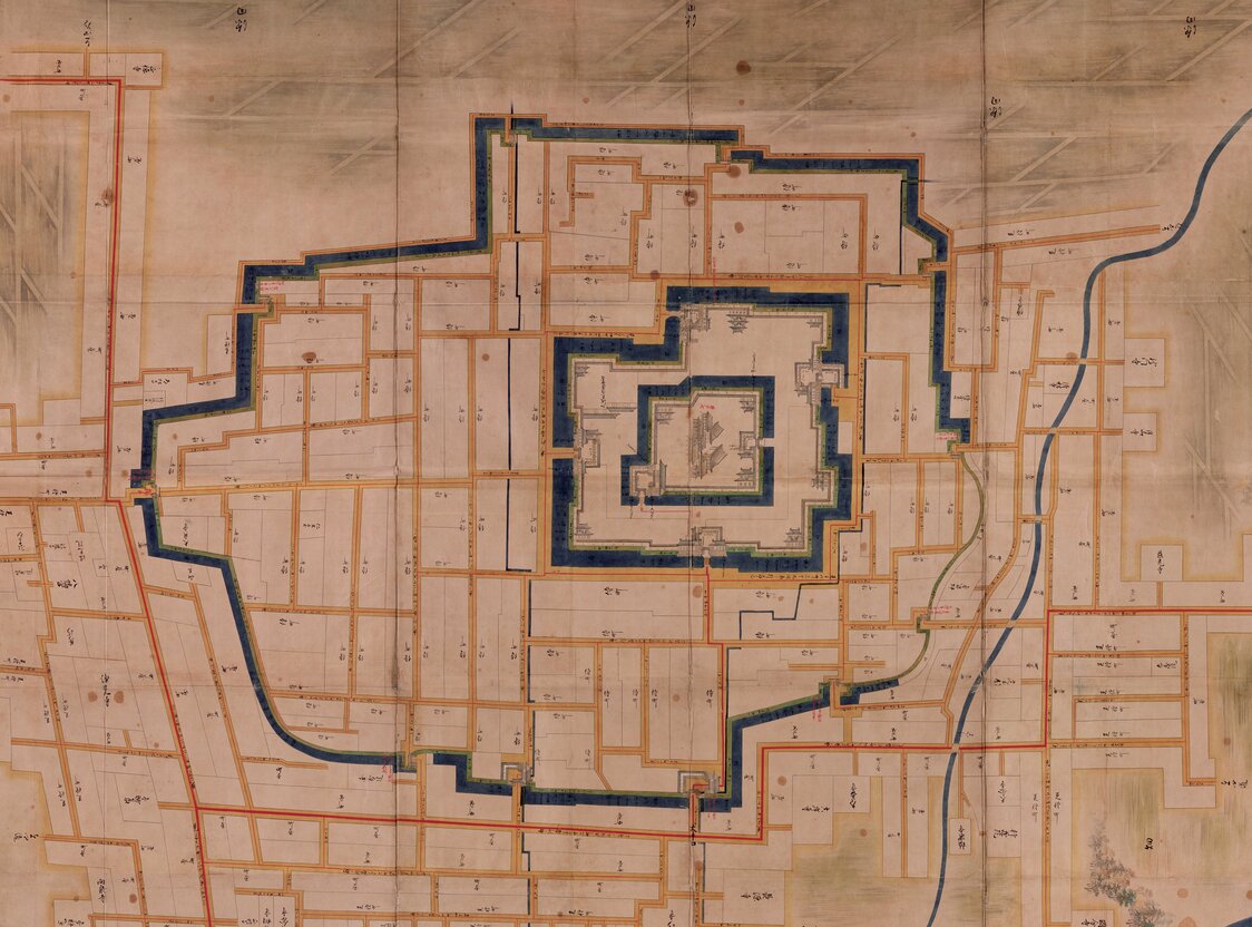 أمرت الحكومة الشوغونية في عام 1644 بعمل رسم لقلعة ياماغاتا في موغامي. تمثل هذه الصورة قلاع هيراجيرو المشيدة خلال فترة المقاطعات المتحاربة (بإذن من الأرشيف القومي الياباني)