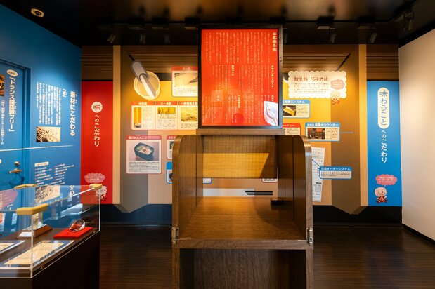 A sample “ramen focus booth” is free to photograph from all angles. (© Nippon.com)