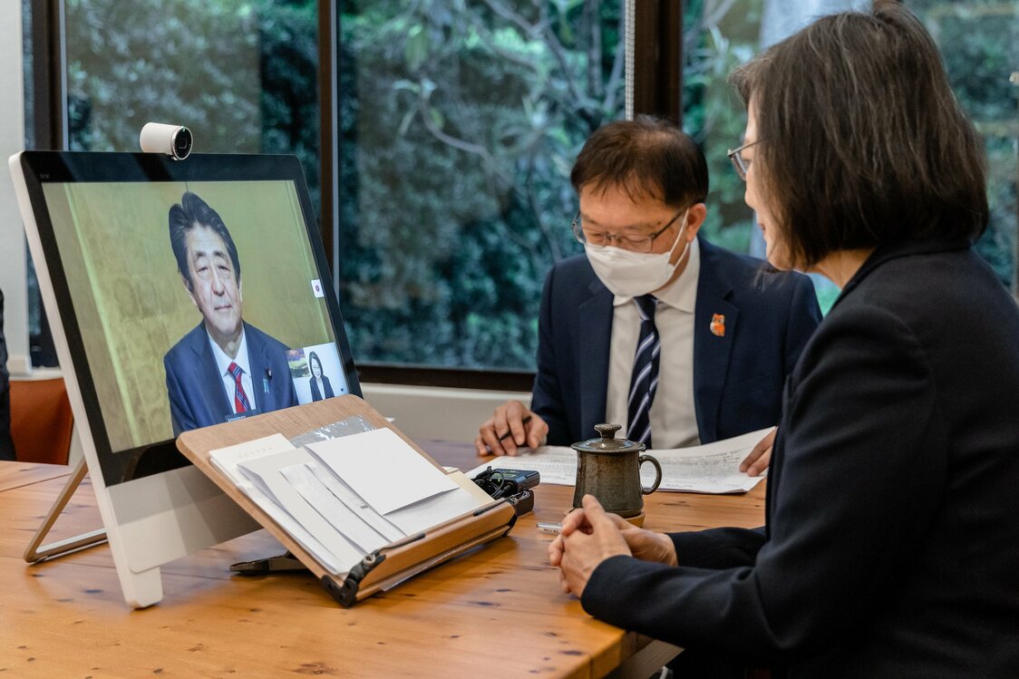 安倍晋三元首相とオンライン会談中の蔡英文総統