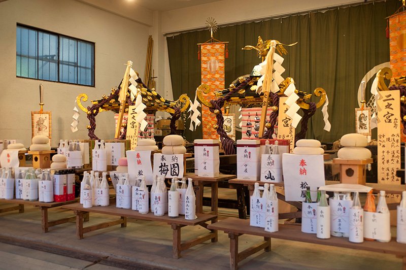 神霊入れを終えた本社神輿。