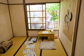 「豊島区立トキワ荘マンガミュージアム」で再現された水野さんの部屋（撮影：ニッポンドットコム・天野久樹）