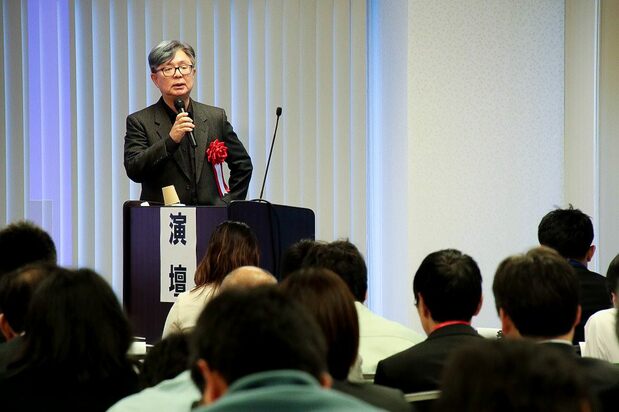 東日本大震災の被災地で講演する木下氏(筆者提供)