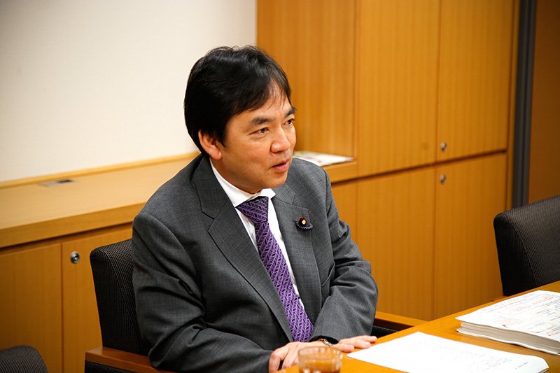 集団的自衛権解釈は「苦肉の策」、「抑止力」議論も不十分