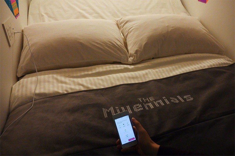 El ángulo de la cama, la iluminación y otras funciones se controlan con un iPod.