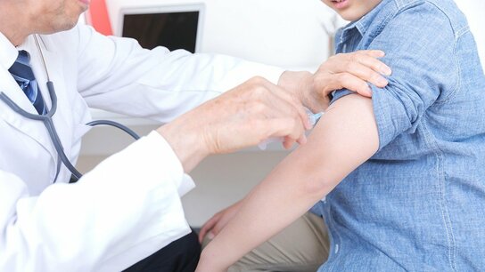 風疹、大都市部中心に感染拡大：抗体ない男性へのワクチン接種無償化
