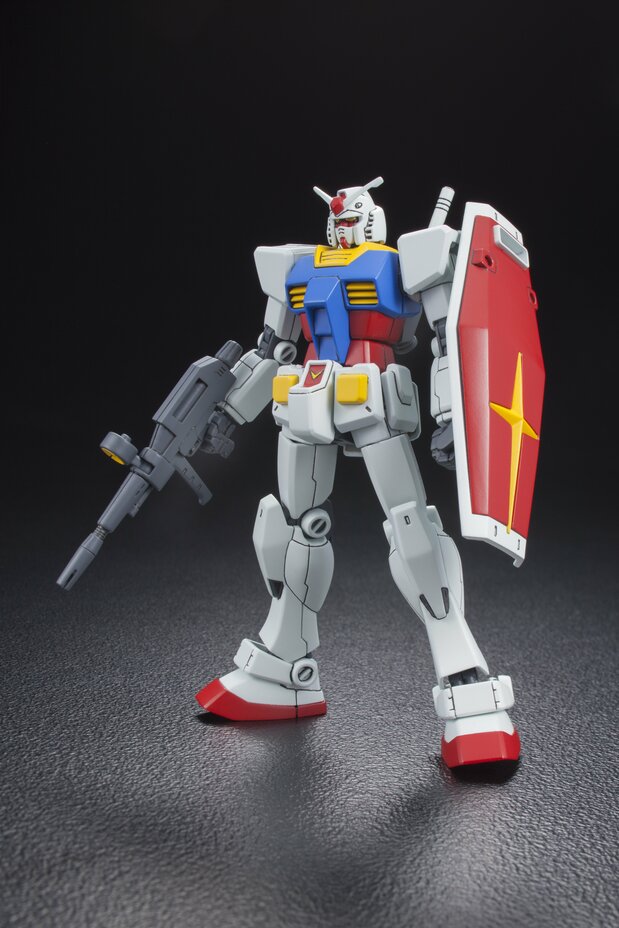El Gundam HGUC1/144 Scale RX-78-2, comercializado en 2015 para conmemorar el 35 aniversario de Gundam. (Fotografía: Cortesía de Bandai, Jiji Press)