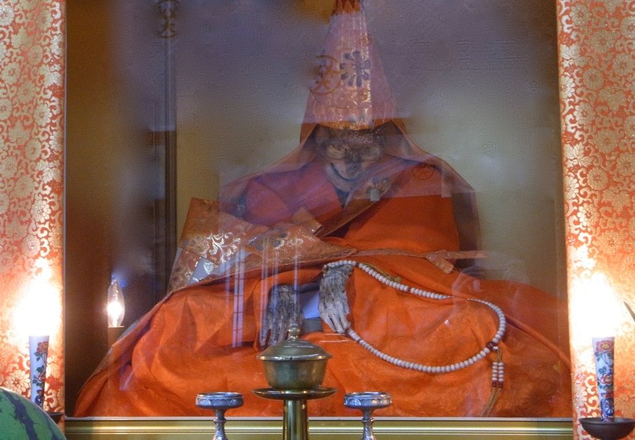 Shinnyokai-shōnin, the sokushinbutsu of Dainichibō.