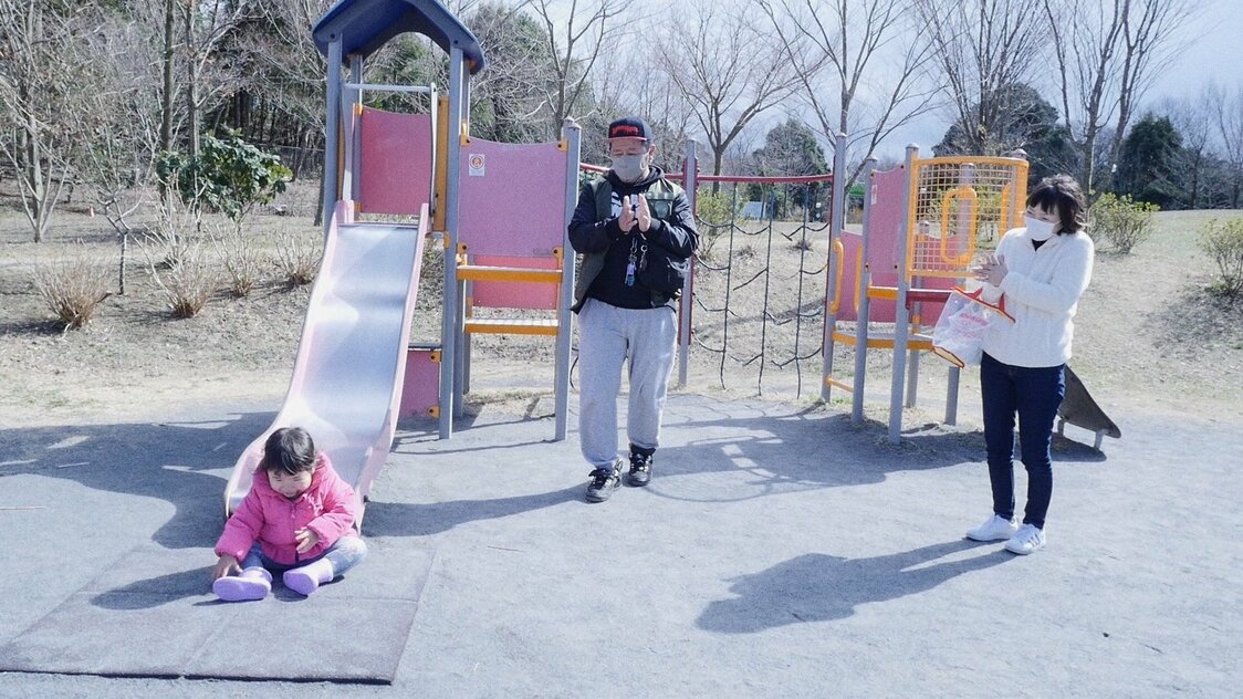 休養中は娘を公園で遊ばせるのが日課に　©2021 Jun Kasai Movie Project.