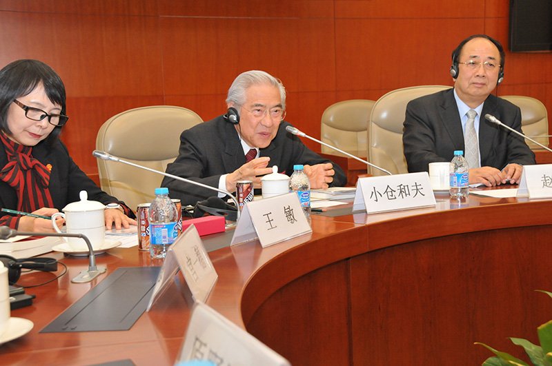 左起为王敏、小仓和夫、赵启正