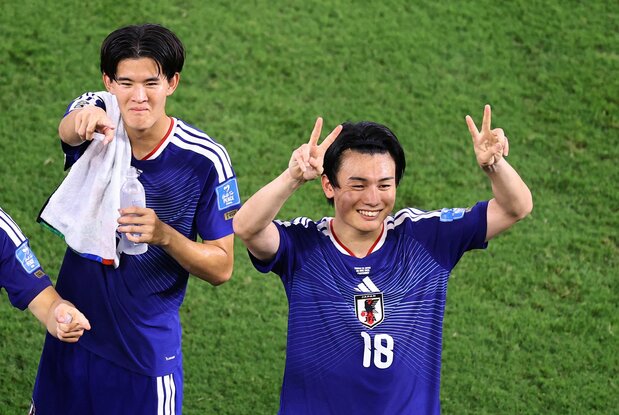 Ueda Ayase, qui a inscrit le deuxième but contre la Tunisie, et Gotô Keisuke, le 21 juin 2026 à Monterey. (© Reuters)