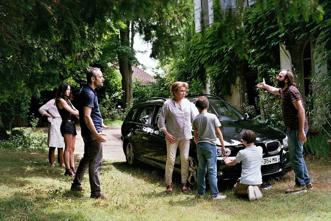破天荒な面々がさまざまなトラブルを呼び寄せる　©Les Films du Worso