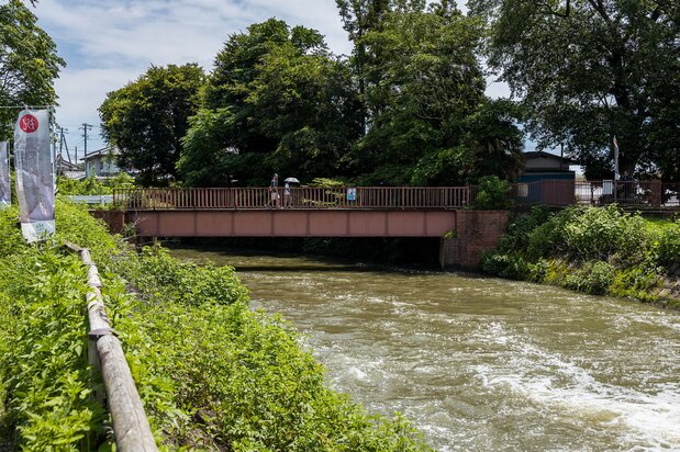 備前渠に架かる「備前渠鉄橋」も国の重要文化財。橋台の煉瓦は、日本煉瓦製造で焼かれたもの