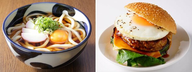 Tsukimi udon, a la izquierda, y hamburguesa tsukimi. (© Adobestock)