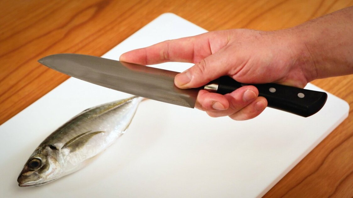 Japanese Seafood Culture: How to Fillet a Horse Mackerel