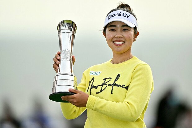 夺得英国女子公开赛冠军的山下美梦有(Glyn Kirk/AFP)