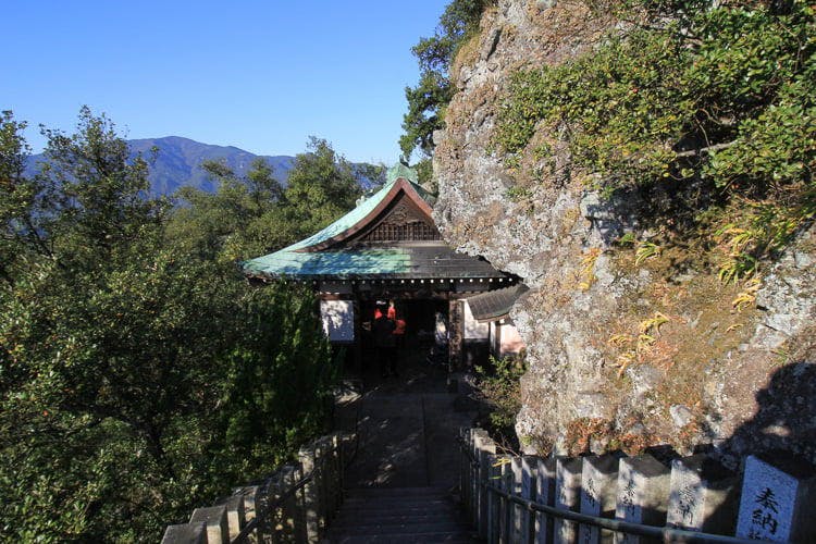 ここはヤバい異界の入り口か！　香川県・小豆島で体験するアートと祈祷の旅