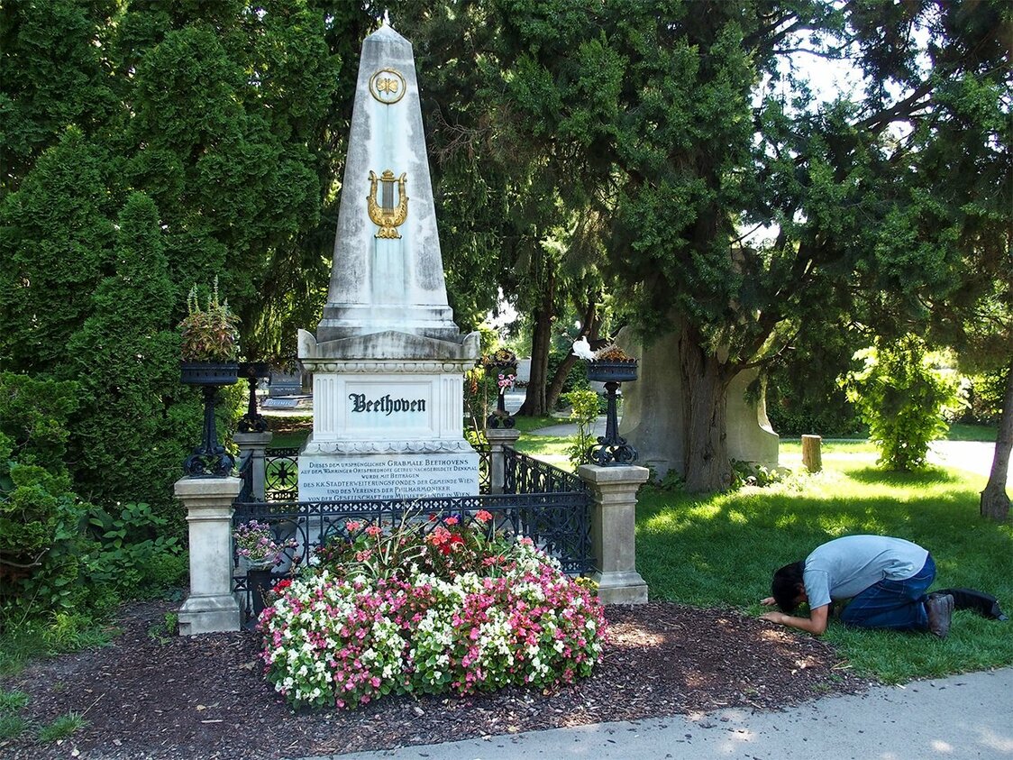 Kajipon en est à sa sixième visite de la tombe de Beethoven