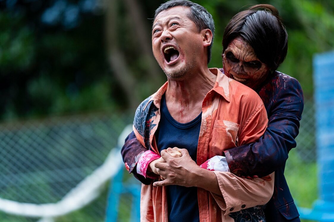 現場で権力をふるった「壁ドン」映画の監督・土田（川瀬陽太）も「ゴーストマスター」の餌食に　©2019「ゴーストマスター」製作委員会