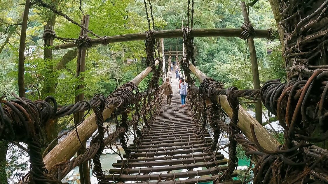 The view when crossing Iya no Kazura Bridge.