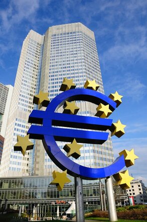欧州中央銀行。ユーロ圏17カ国の金融政策を担う。(ドイツ・フランクフルト)