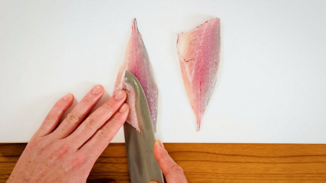 Japanese Seafood Culture: How to Fillet a Horse Mackerel