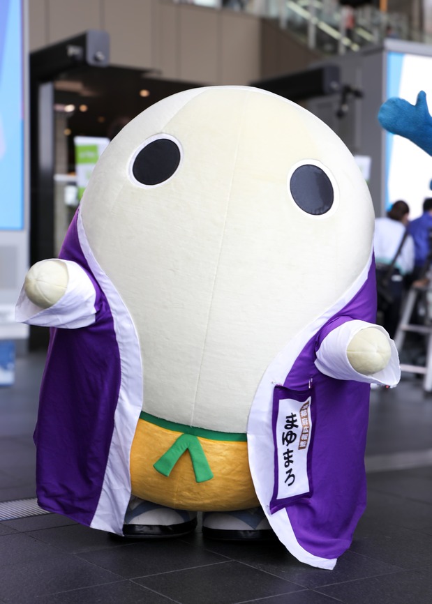 Mayumaro is the mascot for Kyoto Prefecture, taking its name and appearance from a silkworm cocoon (mayu), due to the use of silk in local kimonos. (© Jiji)