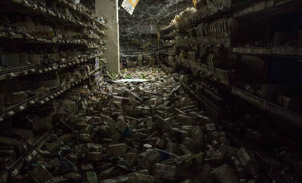 The interior of a shopping center in Tomioka featured in Kasabuta: Fukushima the Silent Views. (© Nakasuji Jun)