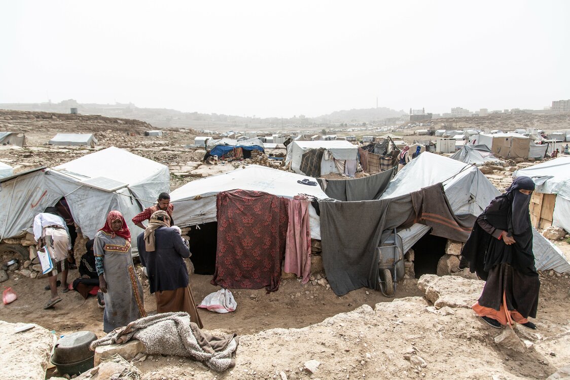 A refugee camp in northern Yemen in April 2019. Overcrowding and poor sanitation raise the risk of a devastating COVID-19 outbreak. (© Agnes Varraine-Leca)