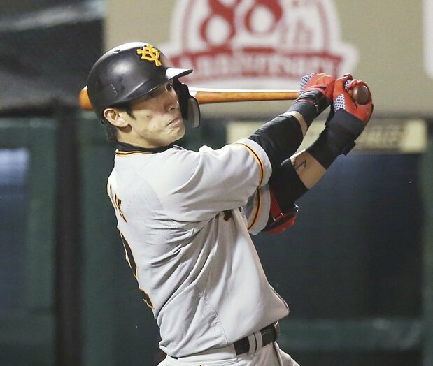 5回巨人無死、陽岱鋼が右越えに先制ソロを放つ、2019年6月4日、楽天生命パーク(共同)