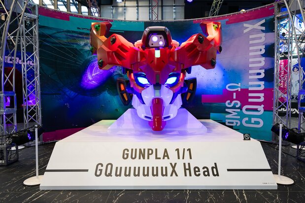 Также впервые была представлена «Полноразмерная голова GQuuuuuuX» (©SOTSU•SUNRISE)