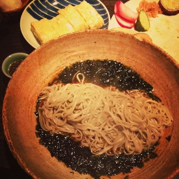 Soba apto para vegetarianos amasado a mano en Asahi, Higashi Kitazawa.