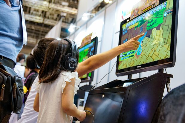 El Family Game Park, donde los niños de hoy, para quienes la programación es una asignatura obligatoria, y sus padres, que ya crecieron con videojuegos, pueden jugar y aprender juntos. (Imagen cortesía de CESA)