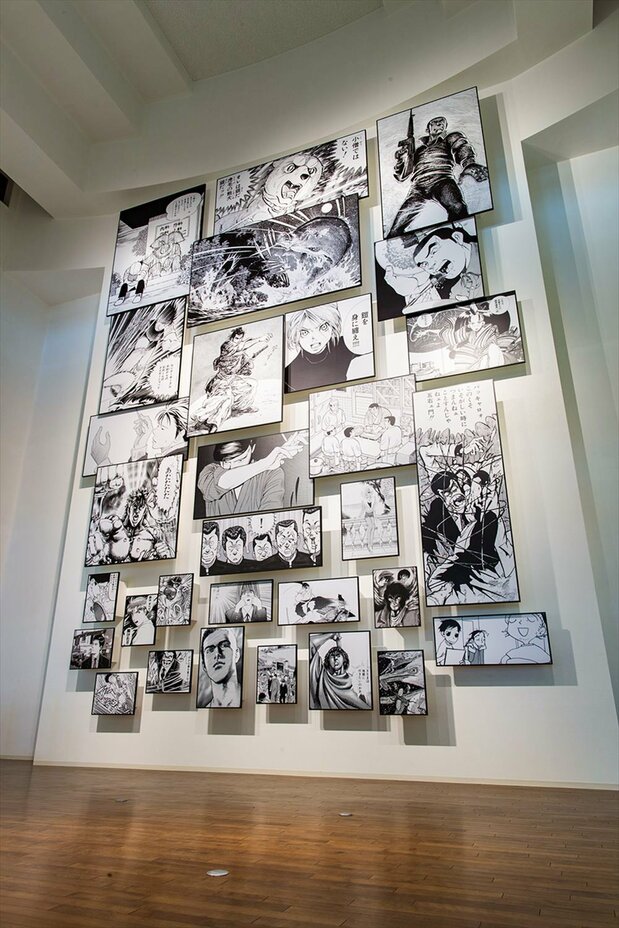 漫画墙上展示的是人气漫画手稿的扩大版（图片提供：横手市增田漫画美术馆）