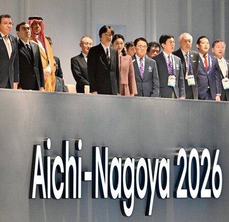 閉会式に出席される秋篠宮ご夫妻＝２４日、愛知・パロマ瑞穂スタジアム（代表撮影）