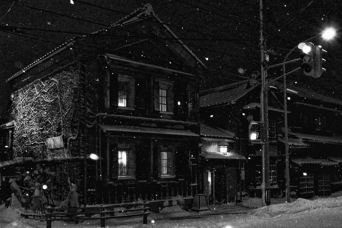 Today home to Tea Salon Hishii, this building once housed a pawn shop said to have been frequented by Takuboku’s wife, Setsuko.