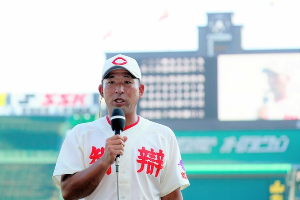 智弁和歌山を率いる中谷監督。プロ野球では捕手として、3チーム15年にわたってプレーした(2021年08月29日、阪神甲子園球場) 時事