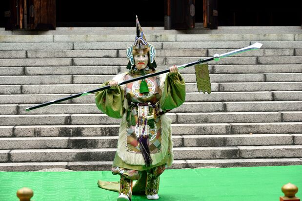 Le Rôkoku-sai (festival de l'horloge à eau) du sanctuaire Ômi se déroule le 10 juin, jour de la fête du temps.