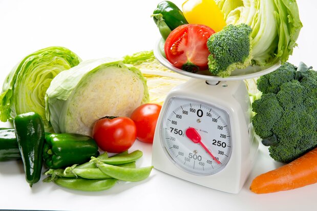 What 350 grams of vegetables looks like (and some other vegetables). (© Pixta)