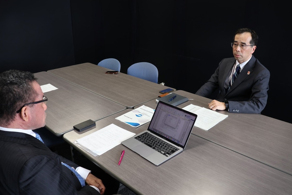 竹中治堅氏（左）と西川和見氏　© nippon.com