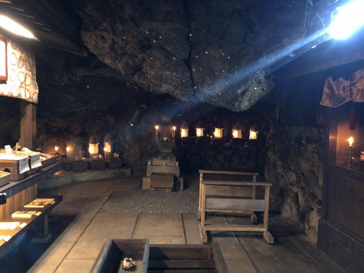 ここはヤバい異界の入り口か！　香川県・小豆島で体験するアートと祈祷の旅