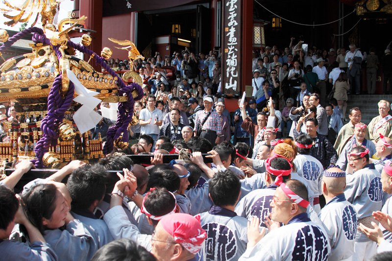 “三社祭”物语：驹形街道“一年中最短的40分钟”