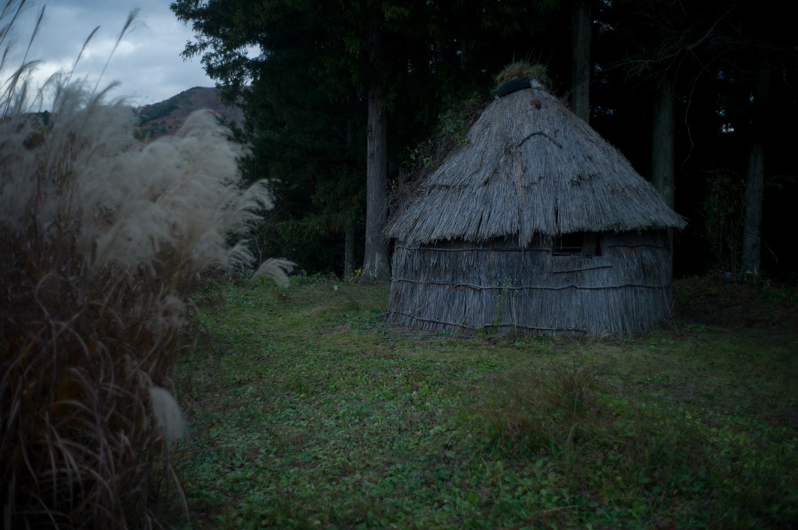遠野の観光ルートにある土淵のデンデラ野　©Takaaki Yagisawa 2024