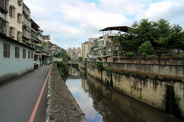 散歩のスタート地点「潭底溝」は、かつて汚染がひどく「あらゆる色」に変化する川と呼ばれた(筆者撮影)