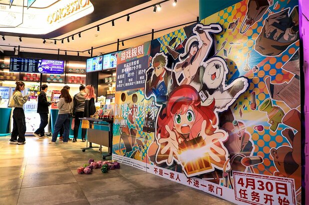 The full-length feature Spy x Family Code: White, released in December 2023, was a major domestic hit, drawing 4.4 million viewers and grossing ¥6.2 billion at the box office. It was also successful overseas; the photograph is from a cinema in Shanghai, China. (© Reuters)